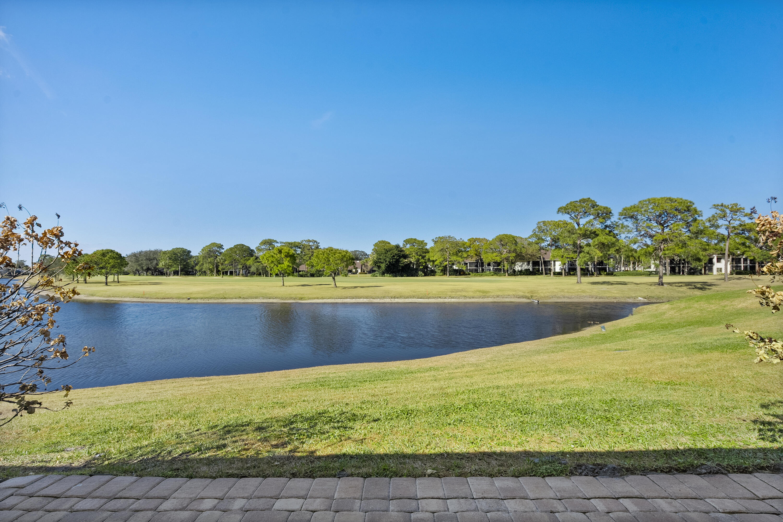 MARINER SANDS COUNTRY CLUB - GOLF COTTAGE - Residential