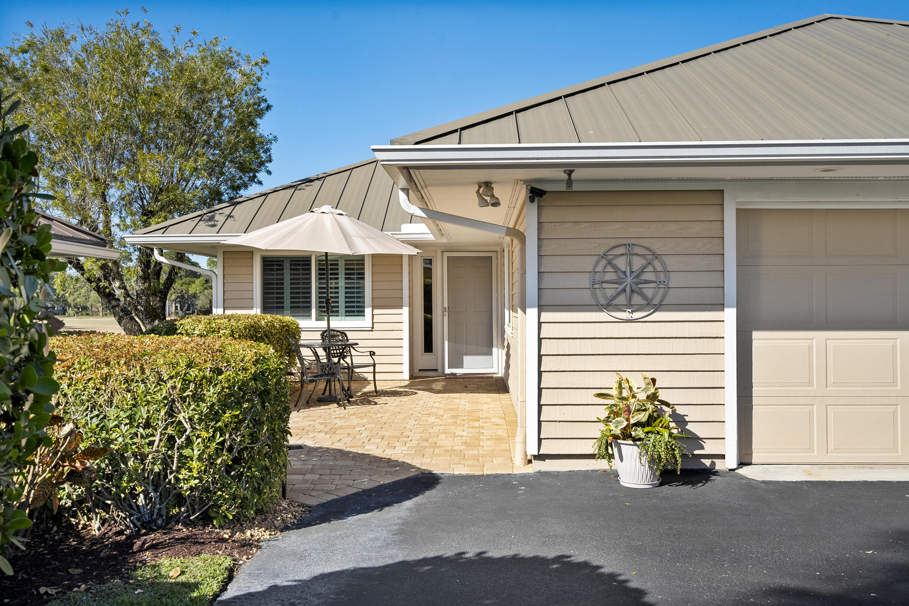 MARINER SANDS COUNTRY CLUB - GOLF COTTAGE - Residential
