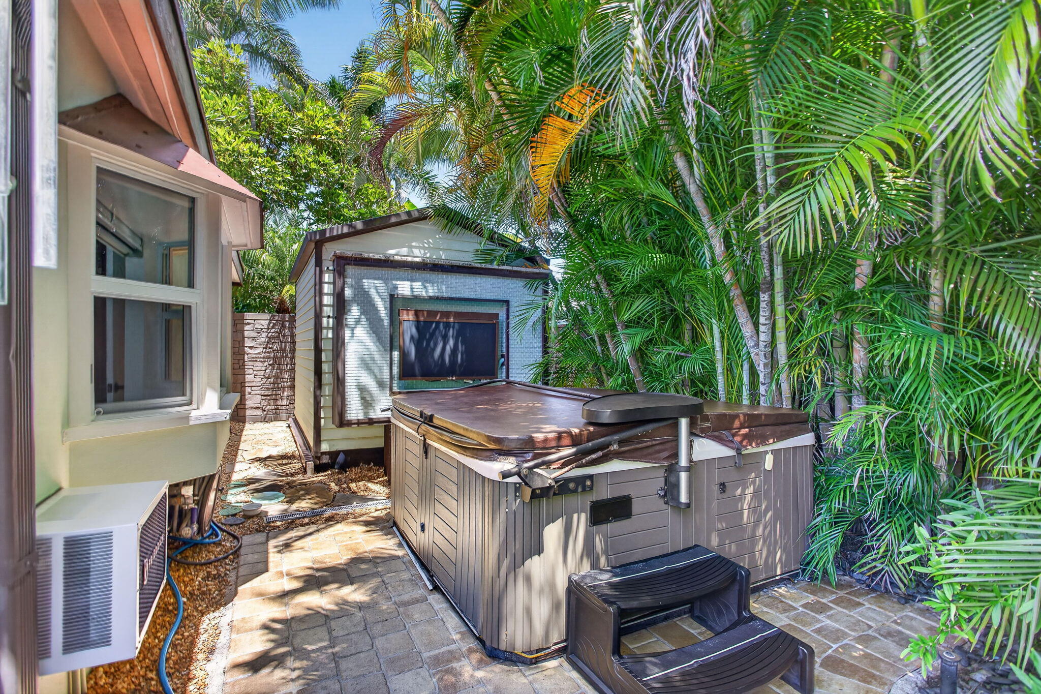 JENADA ISLE - Residential