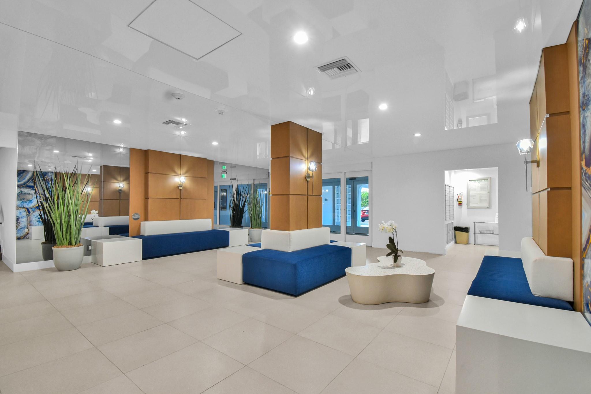 DRAKE TOWER - Residential