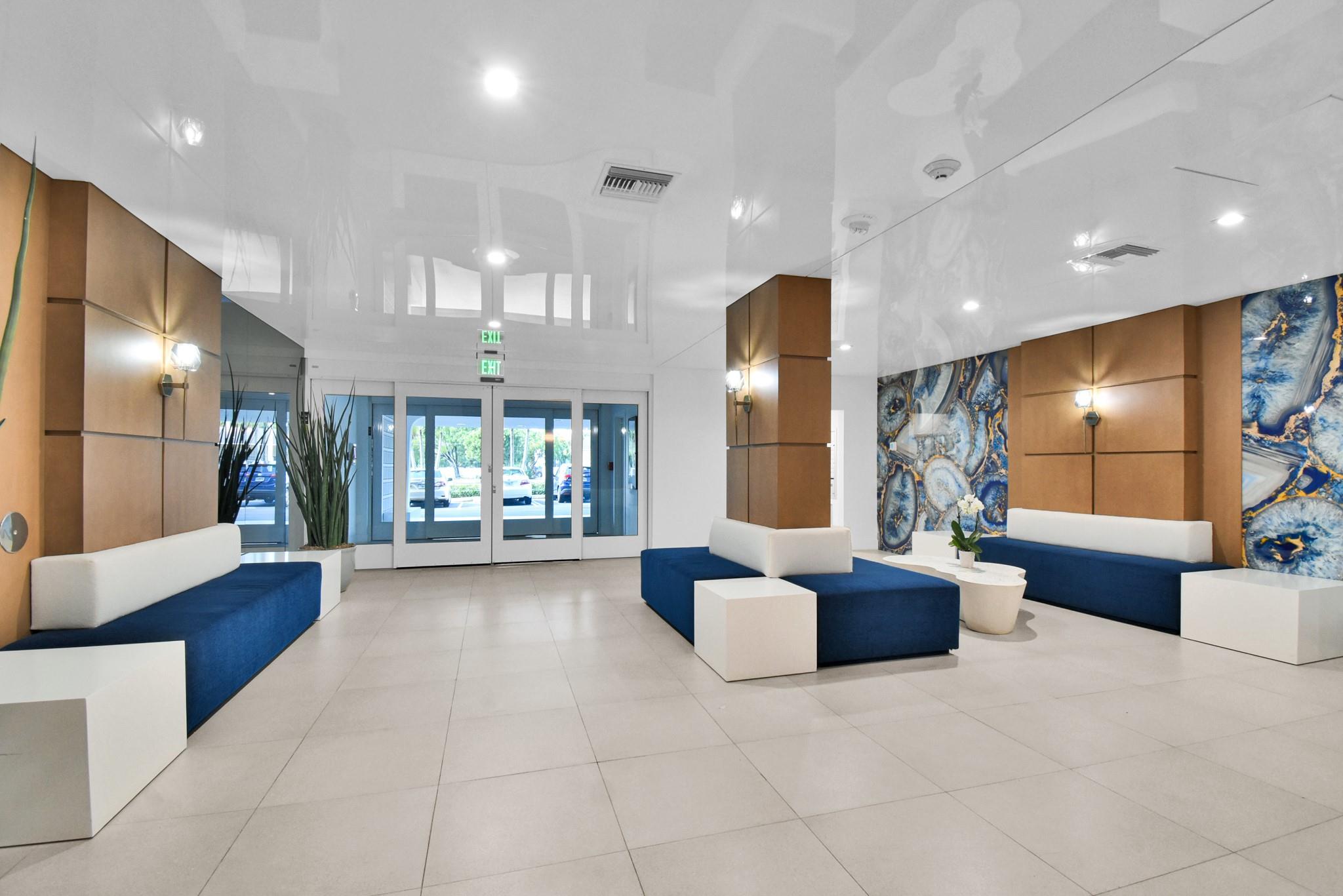 DRAKE TOWER - Residential