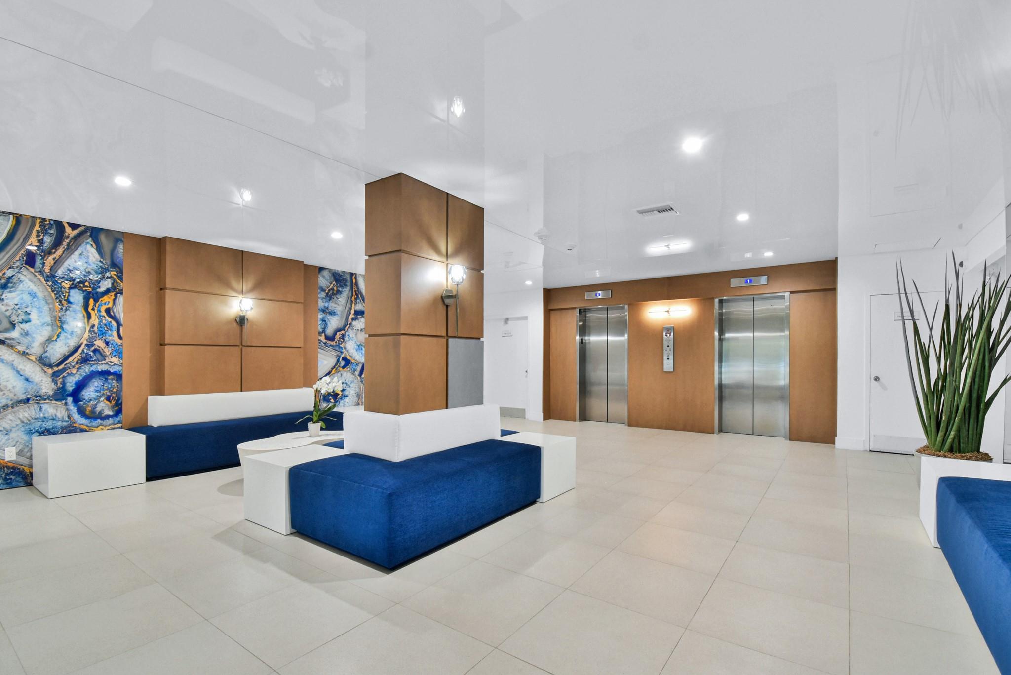 DRAKE TOWER - Residential