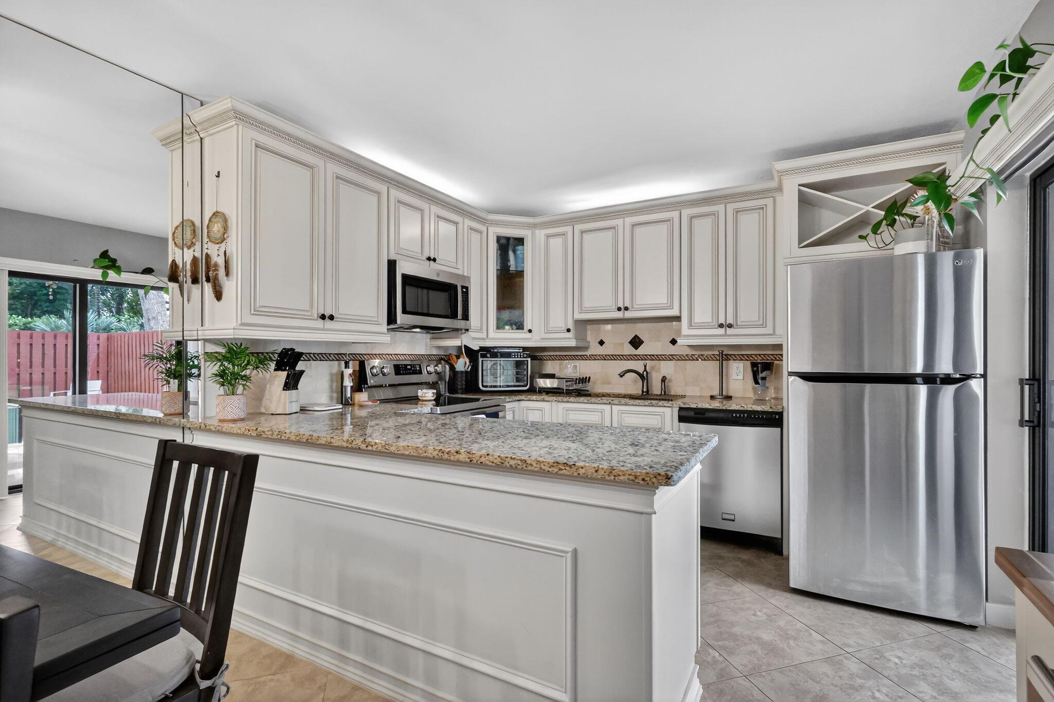 LAKESIDE - Residential Lease