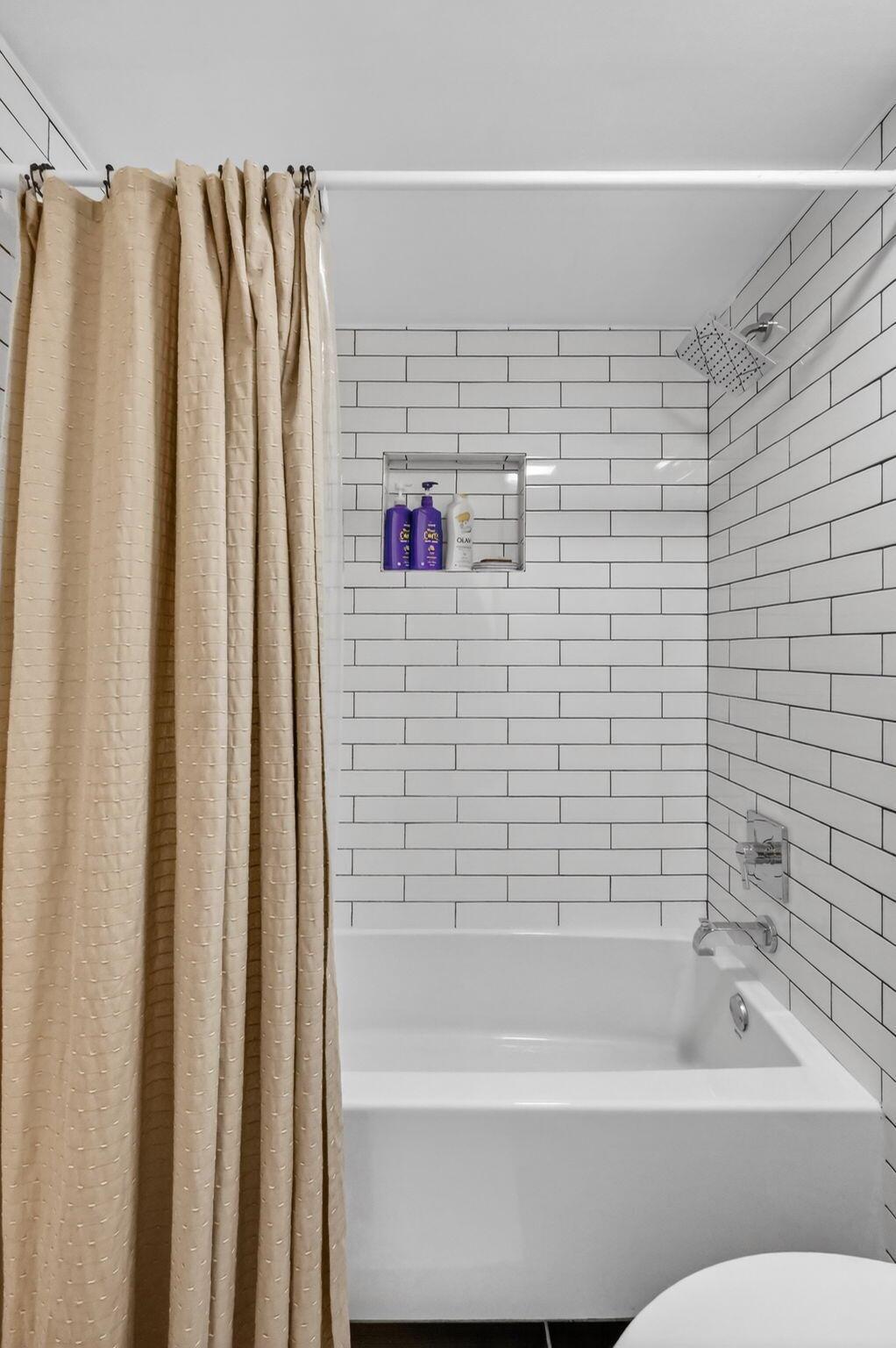 LAKESIDE - Residential Lease