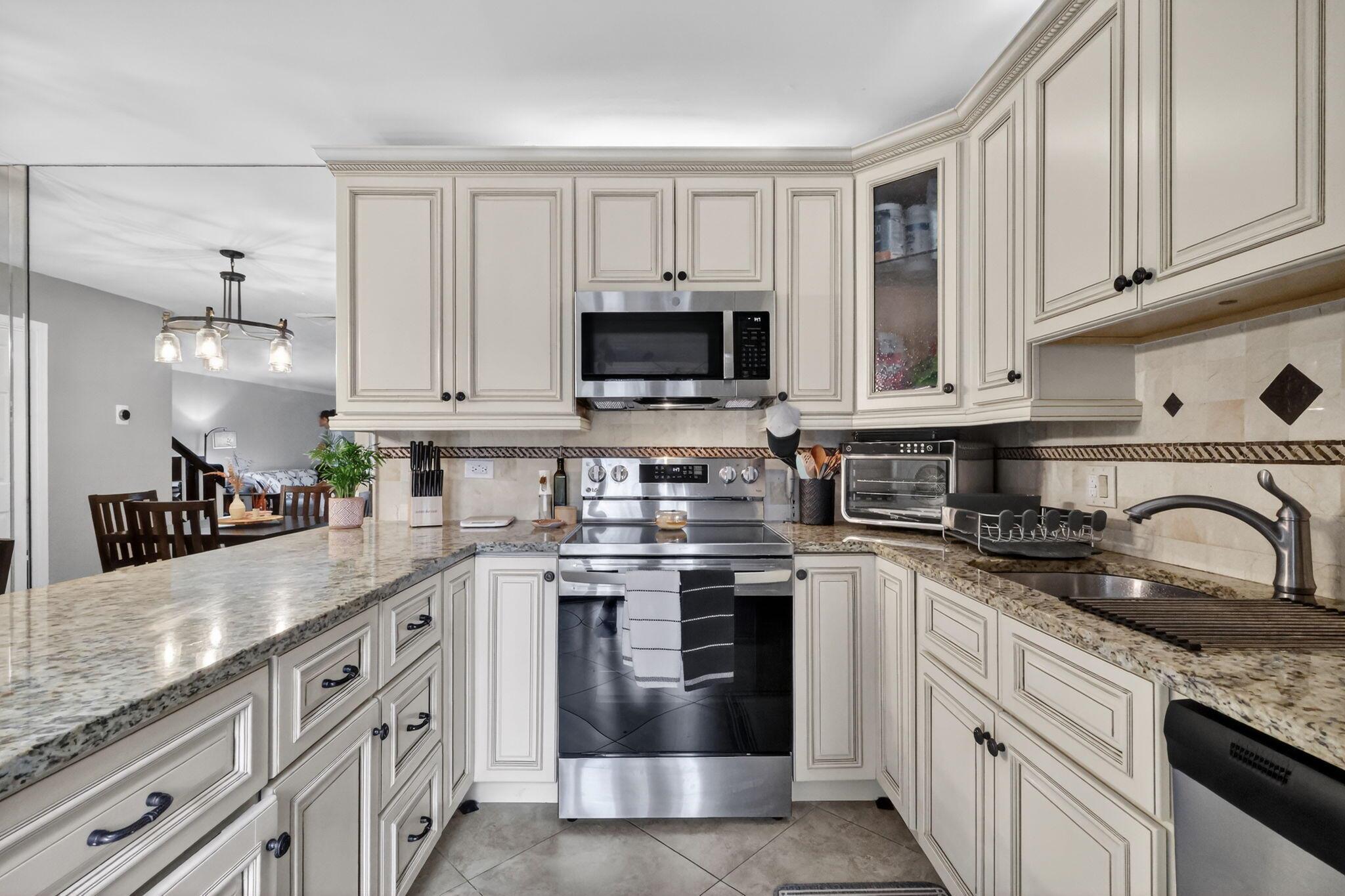 LAKESIDE - Residential Lease