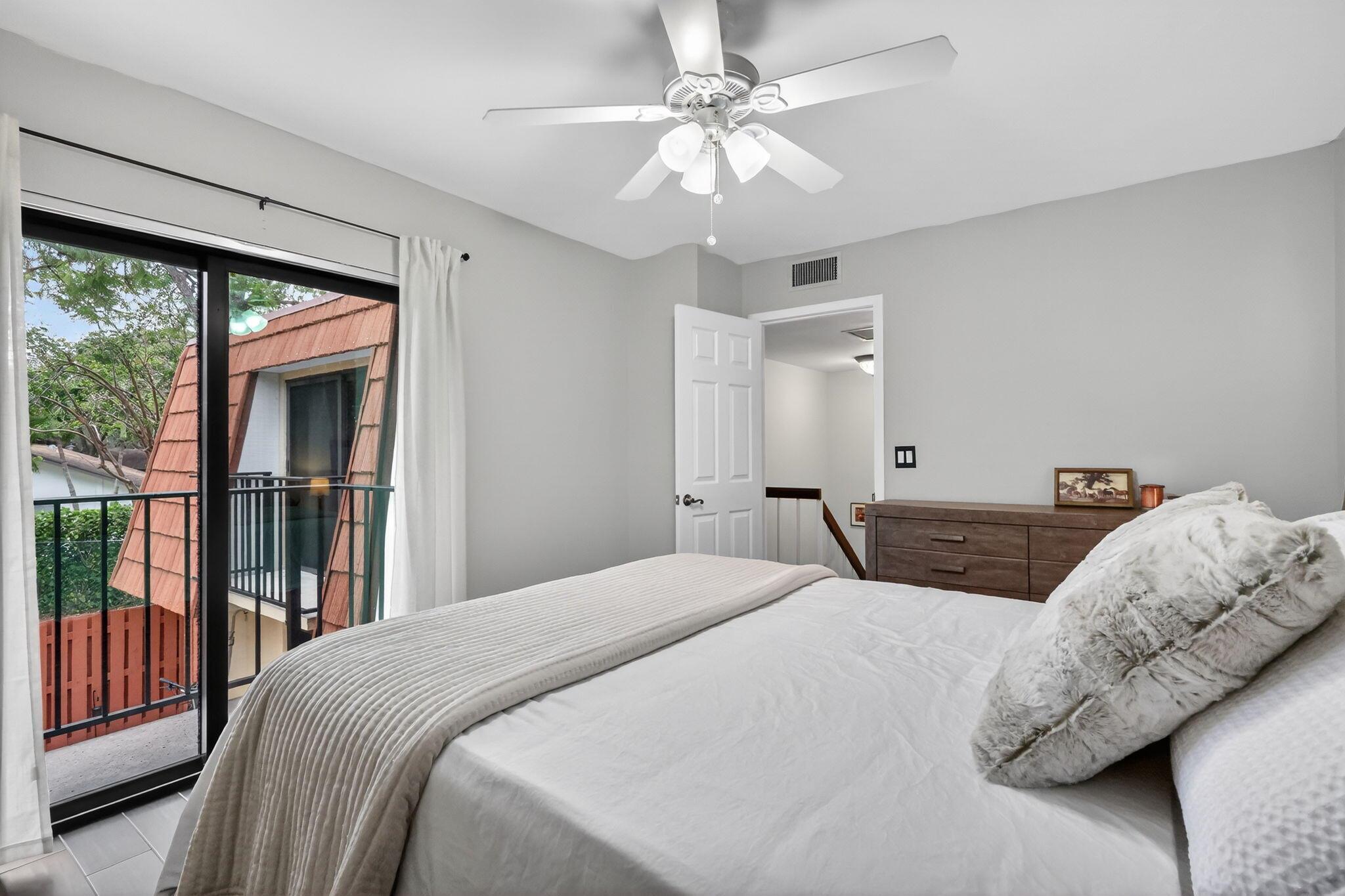 LAKESIDE - Residential Lease