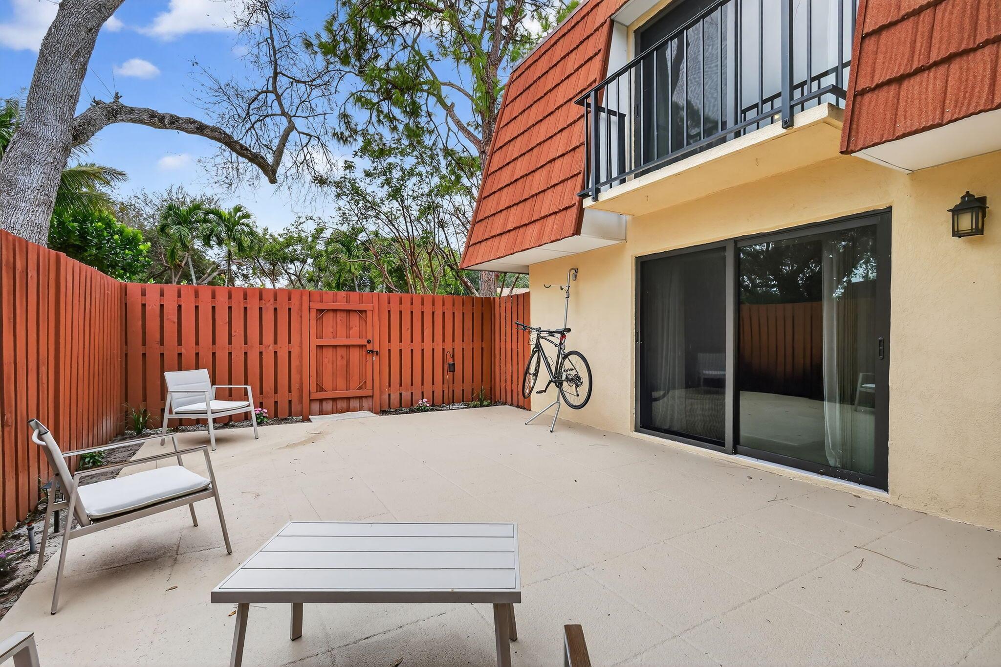 LAKESIDE - Residential Lease