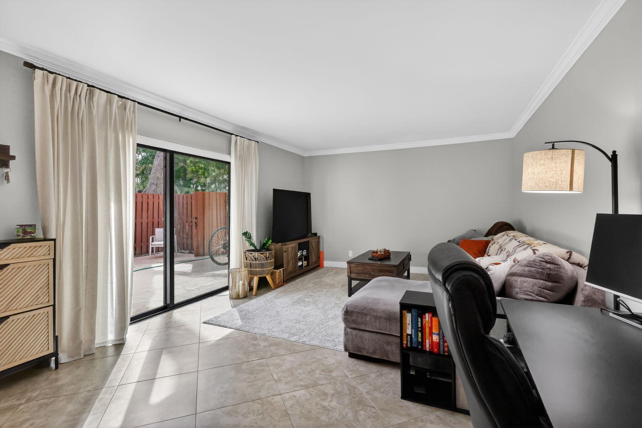 LAKESIDE - Residential Lease