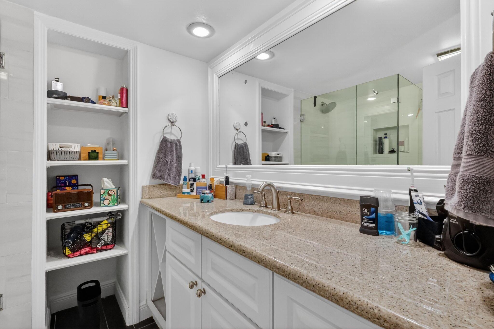 LAKESIDE - Residential Lease