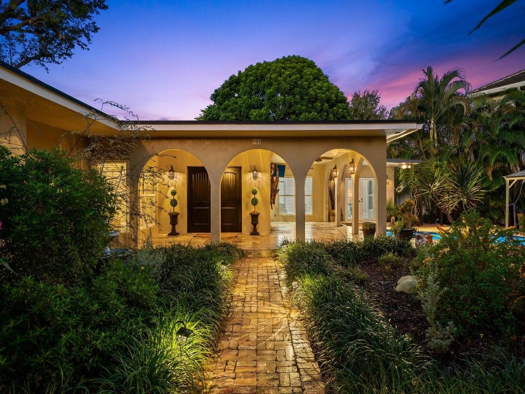 Photo of 901 SE 6th Street, Fort Lauderdale, FL 33301 (MLS # F10544741)