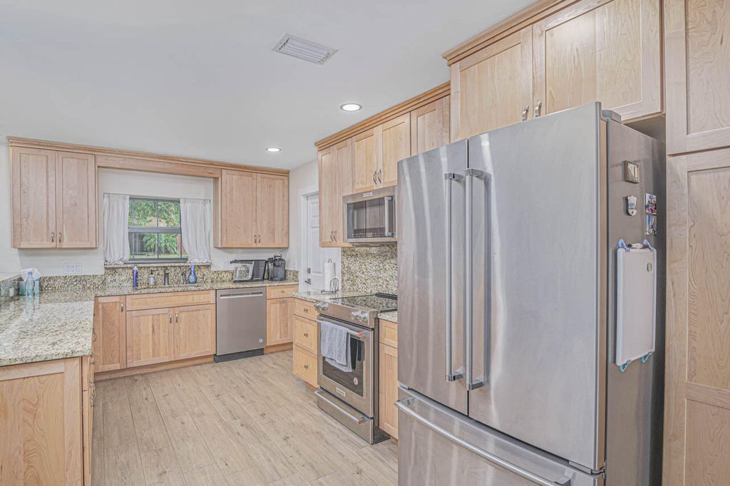 Photo of 248 SE Villas Street, Stuart, FL 34994 (MLS # R10991133)