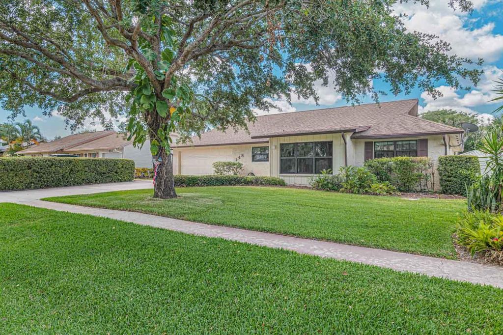 Photo of 248 SE Villas Street, Stuart, FL 34994 (MLS # R10991133)