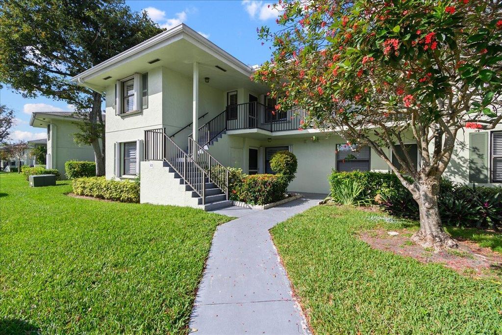 Photo of 301 Sabal Ridge Circle #E, Palm Beach Gardens, FL 33418 (MLS # R10869253)