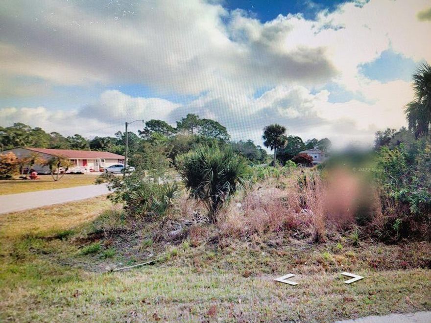 The property is a quick walk (approximately 4 minutes) from Lake Betty Park, a local community park.