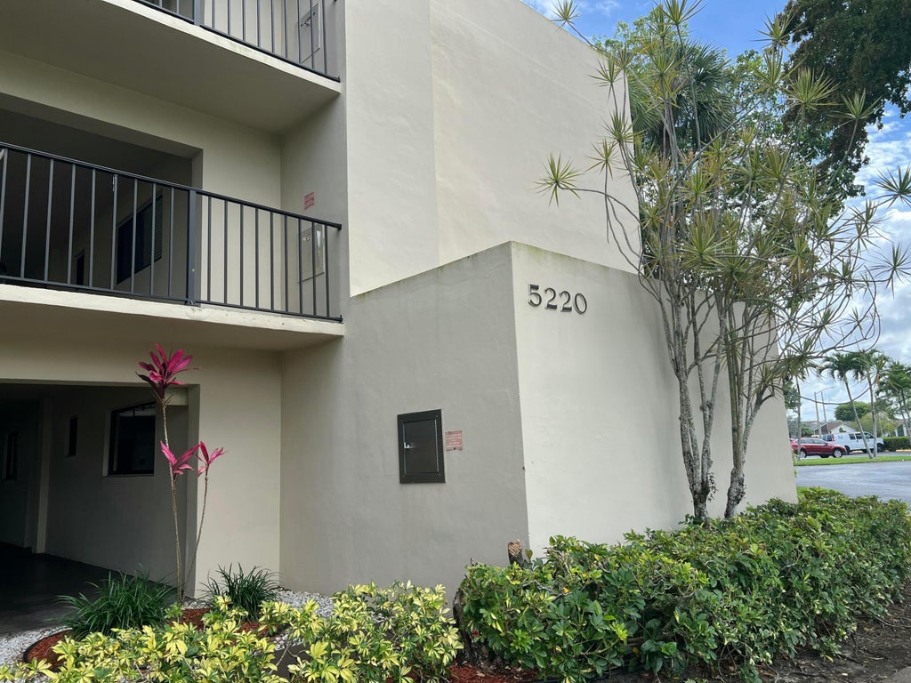 Photo of 5220 LAS VERDES Circle #101, Delray Beach, FL 33484 (MLS # B26078604)