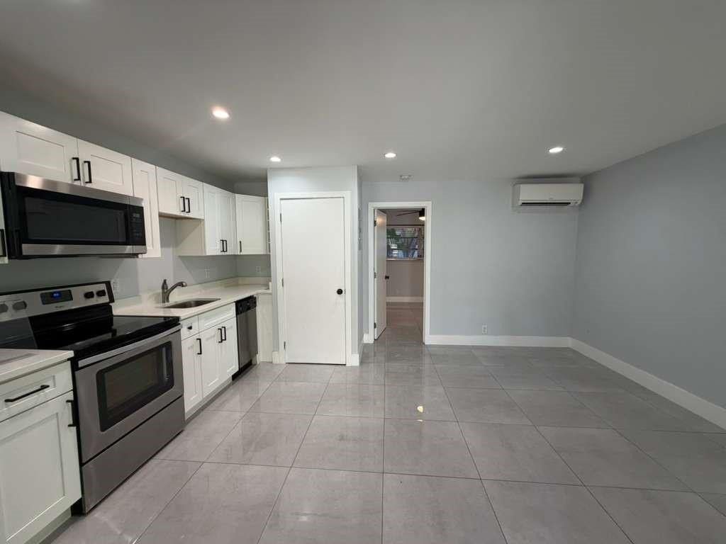 Photo of 820 N Victoria Park Road #3, Fort Lauderdale, FL 33304 (MLS # F10555796)