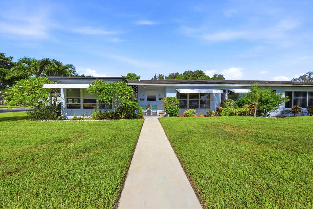 Photo of 415 High Point Boulevard #B, Delray Beach, FL 33445 (MLS # B26067501)