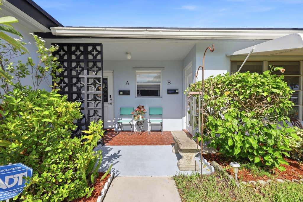 Photo of 415 High Point Boulevard #B, Delray Beach, FL 33445 (MLS # B26067501)