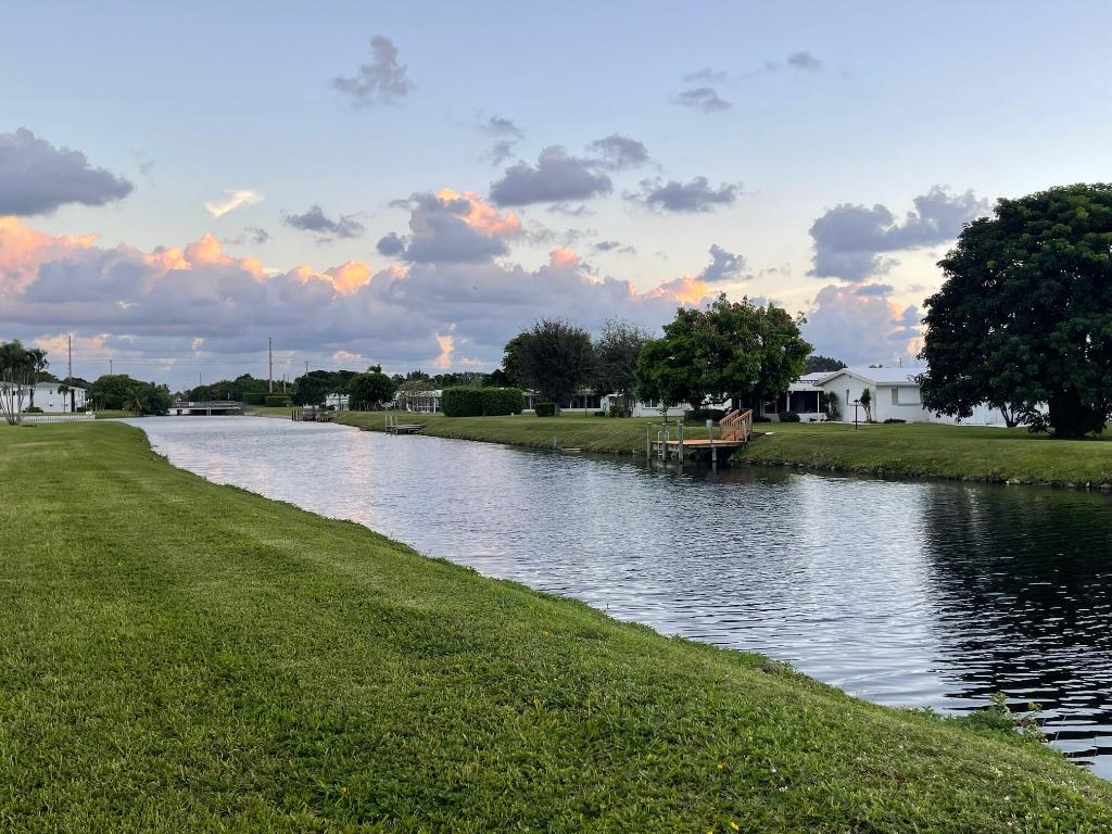 LEISURE LAKE CIRCLE - Residential