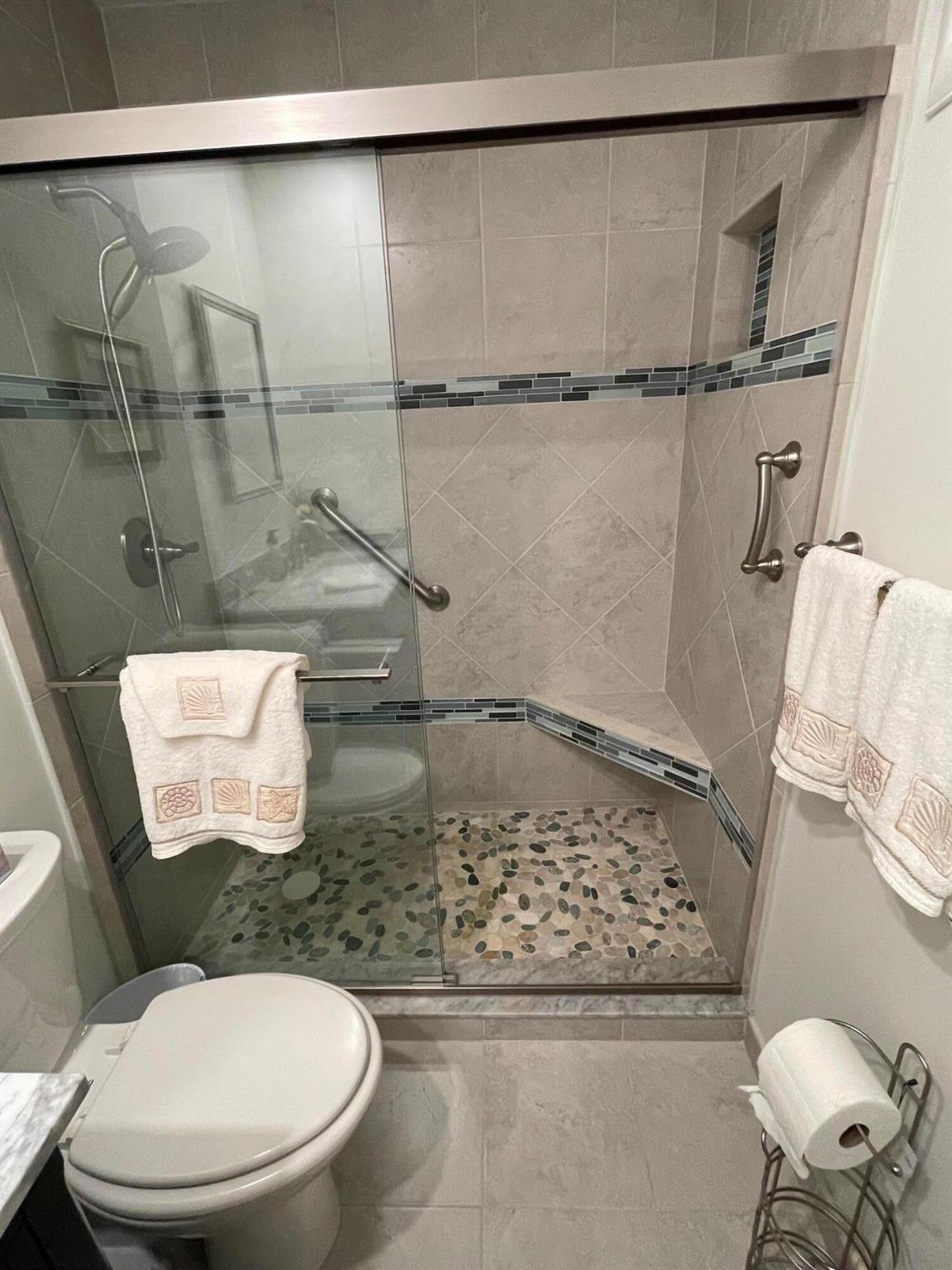 LEISURE LAKE CIRCLE - Residential
