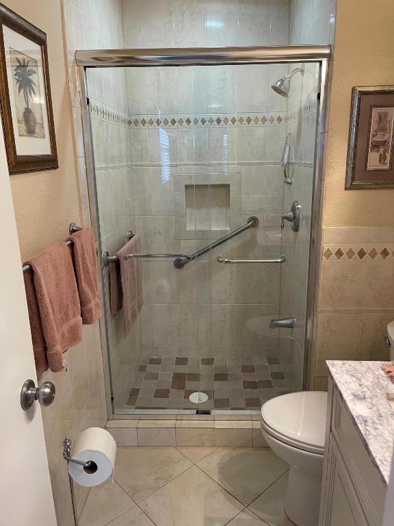 LEISURE LAKE CIRCLE - Residential