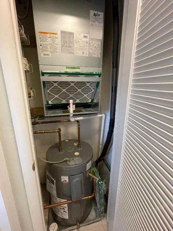 LEISURE LAKE CIRCLE - Residential