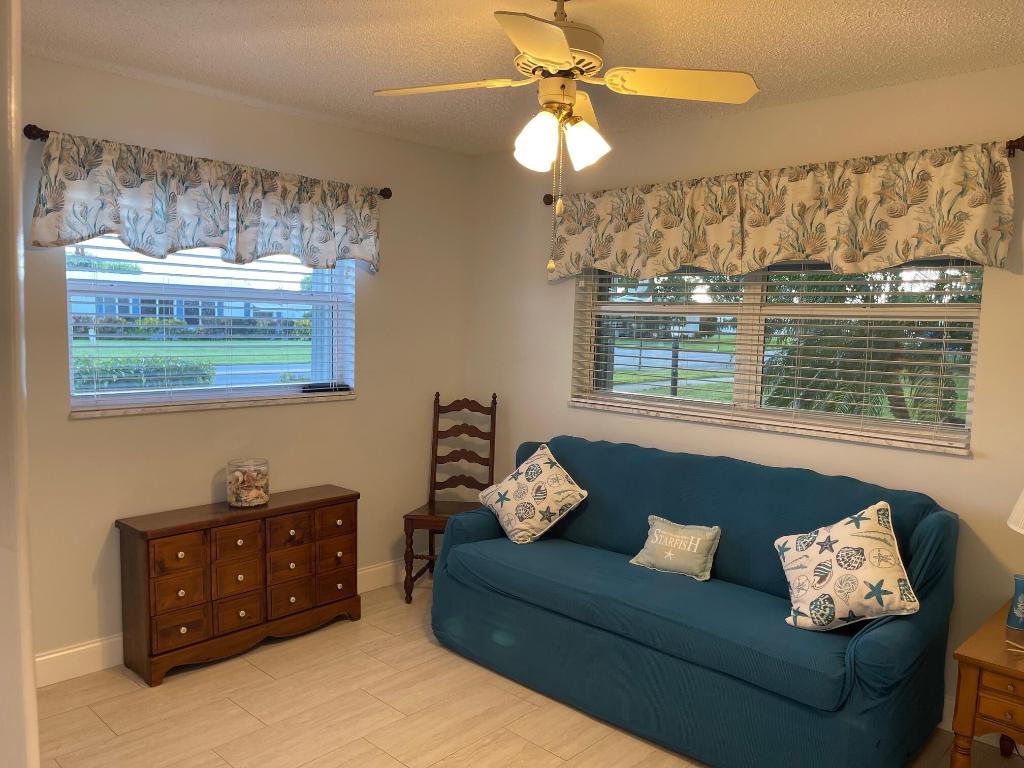 LEISURE LAKE CIRCLE - Residential