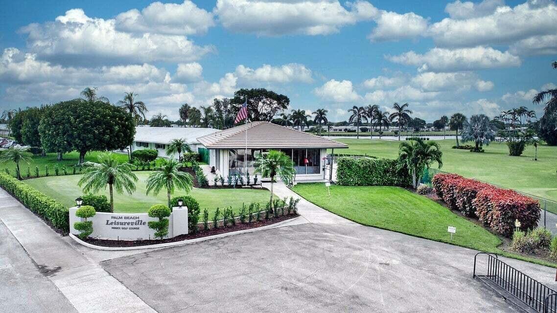 LEISURE LAKE CIRCLE - Residential