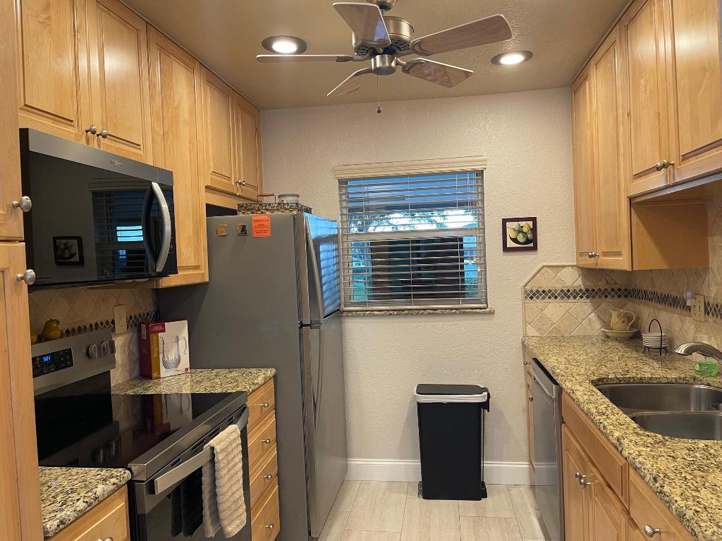 LEISURE LAKE CIRCLE - Residential