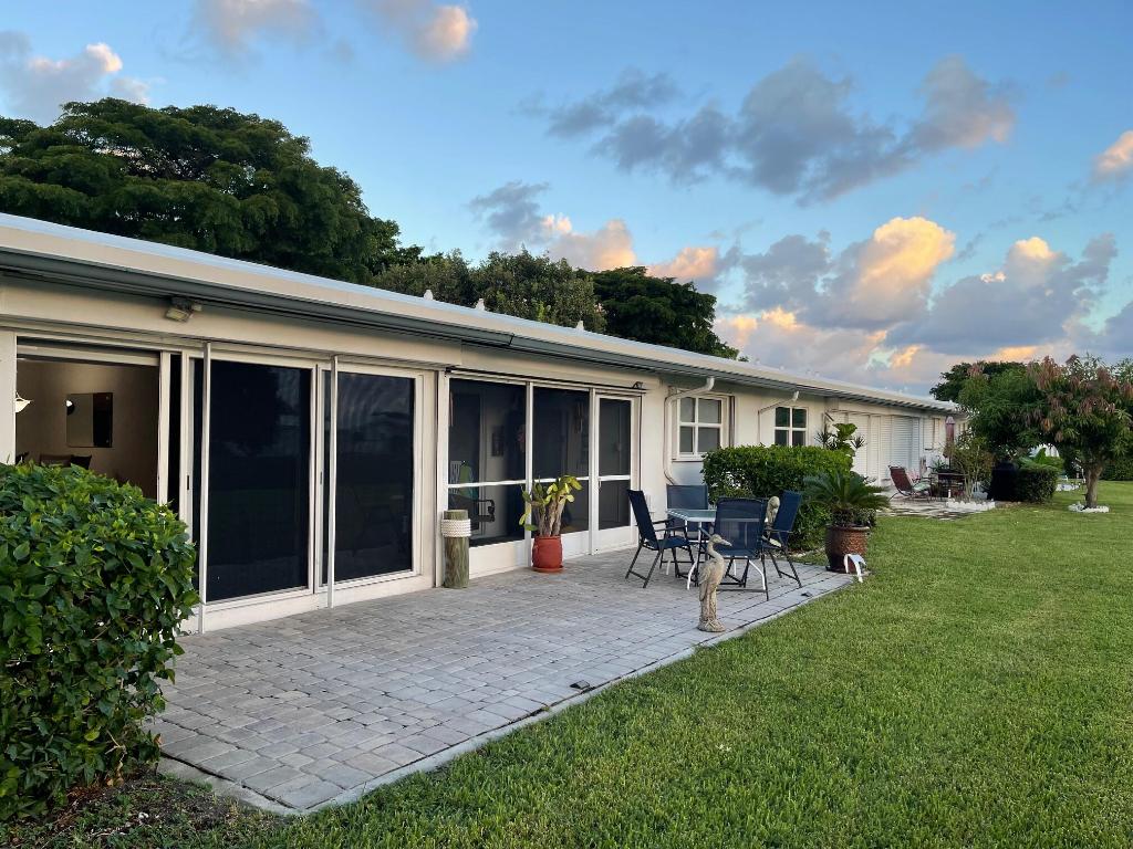 LEISURE LAKE CIRCLE - Residential