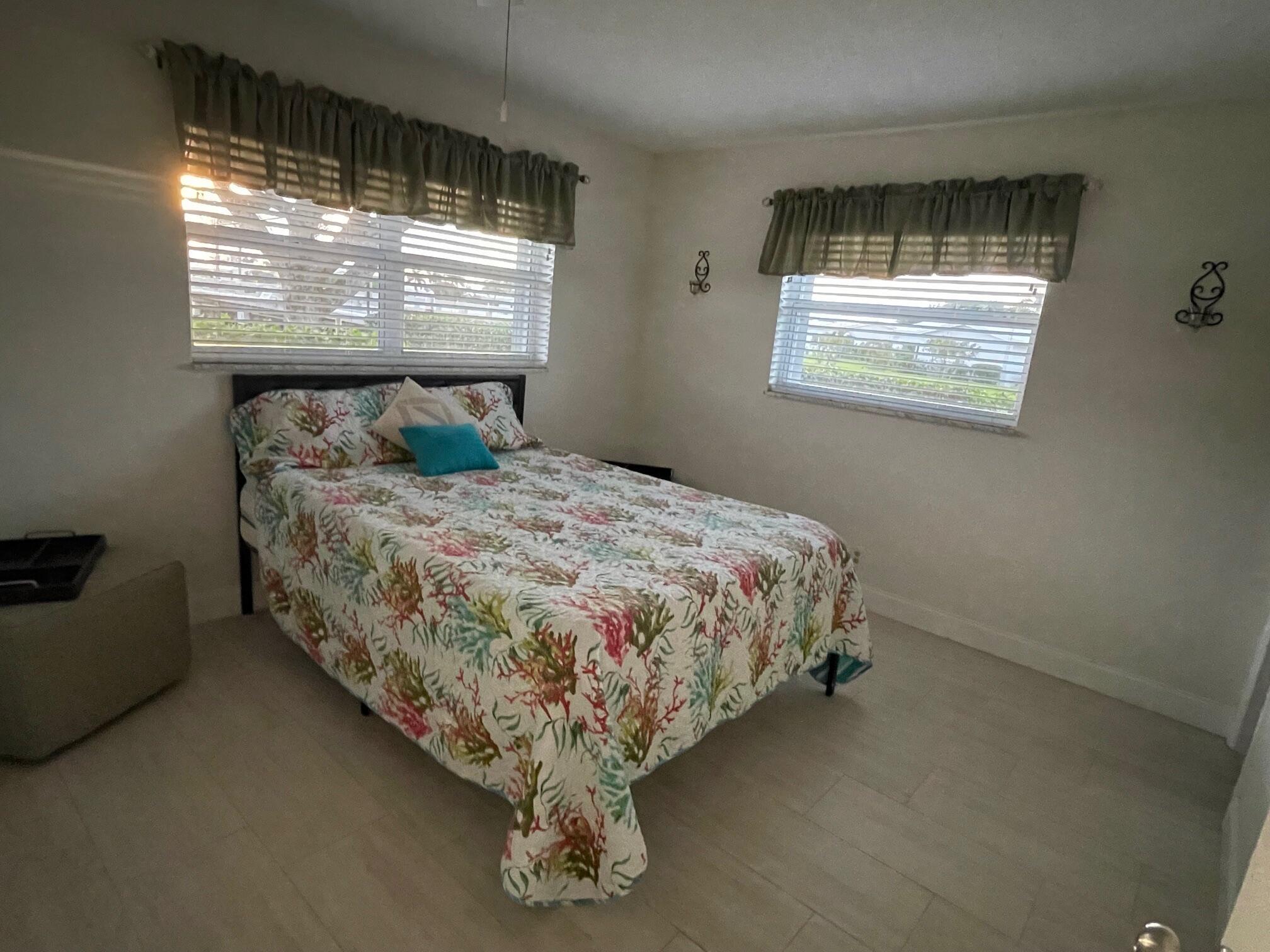 LEISURE LAKE CIRCLE - Residential