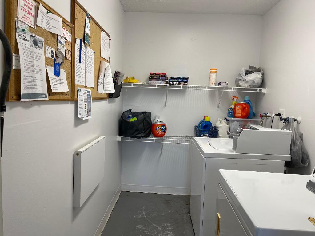 LEISURE LAKE CIRCLE - Residential