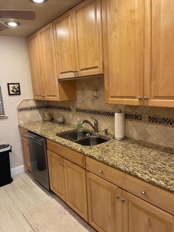 LEISURE LAKE CIRCLE - Residential