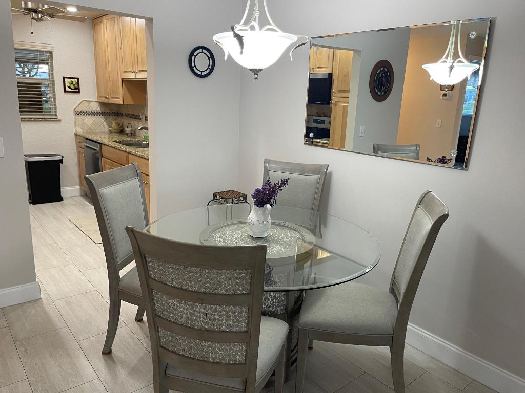 LEISURE LAKE CIRCLE - Residential