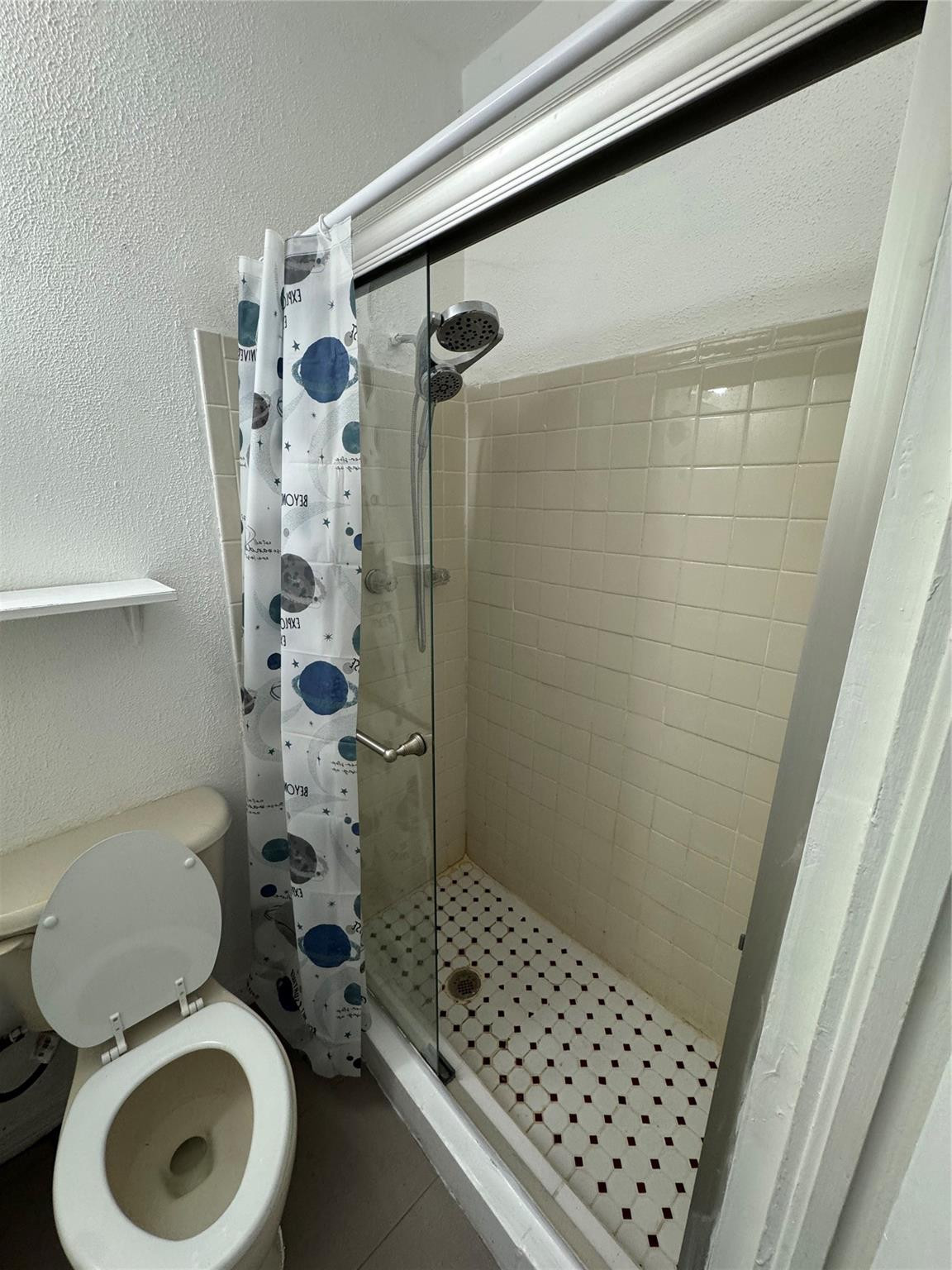 HOLLYWOOD TERRACE - Residential Lease