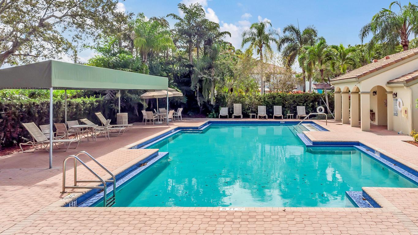 WEST GLEN MANOR - Residential