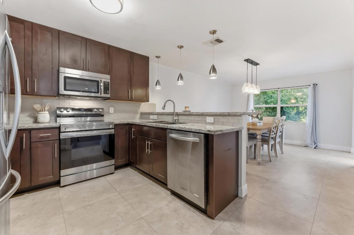 WEST GLEN MANOR - Residential