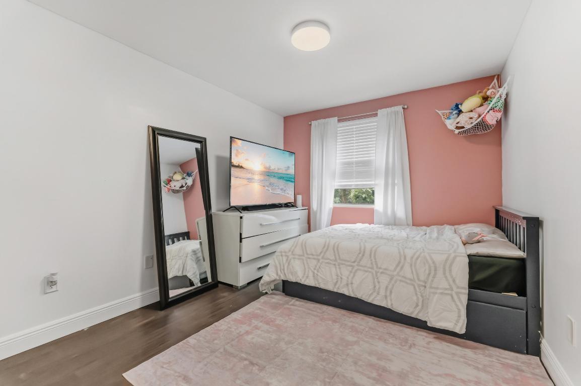 WEST GLEN MANOR - Residential