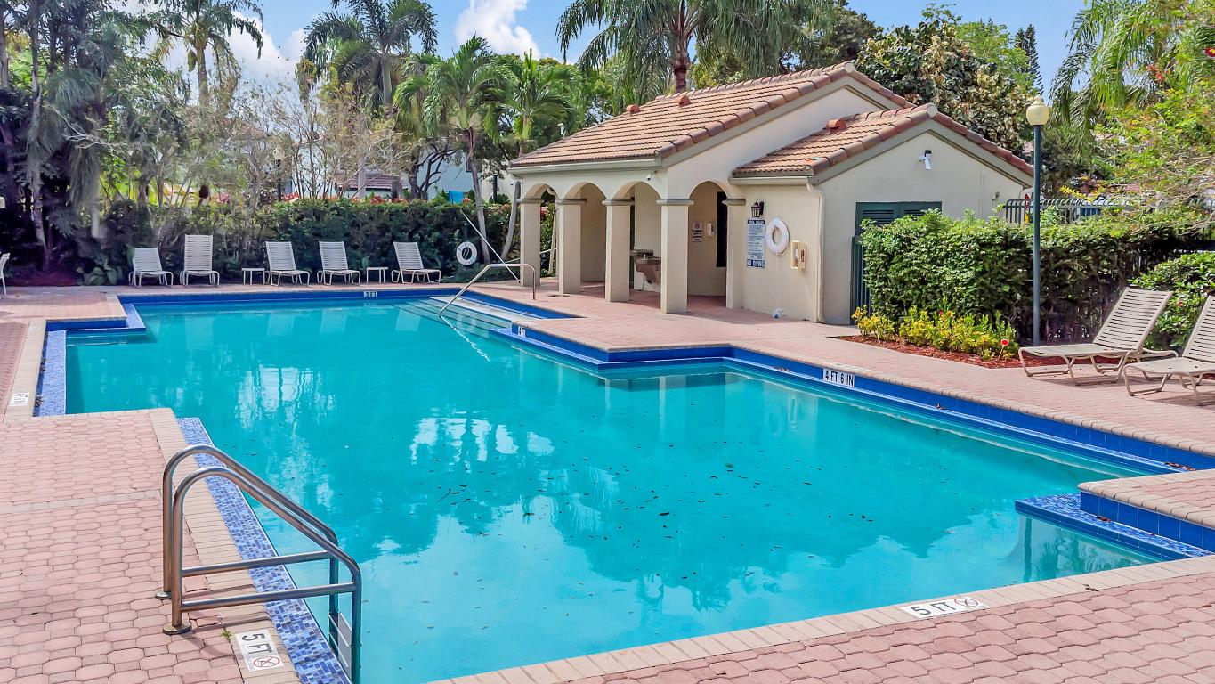 WEST GLEN MANOR - Residential