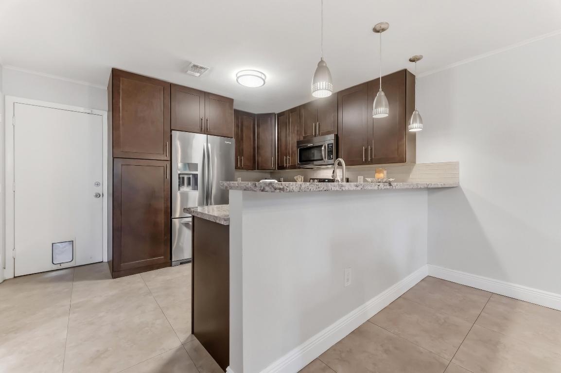 WEST GLEN MANOR - Residential