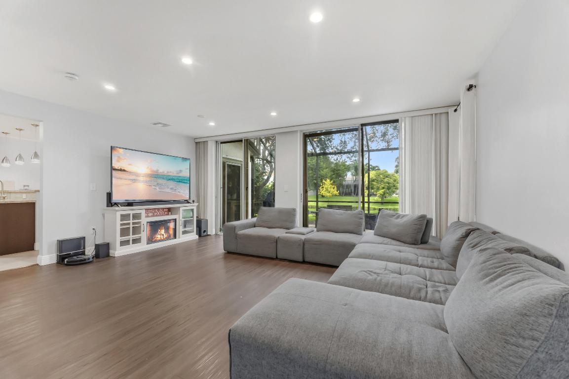 WEST GLEN MANOR - Residential