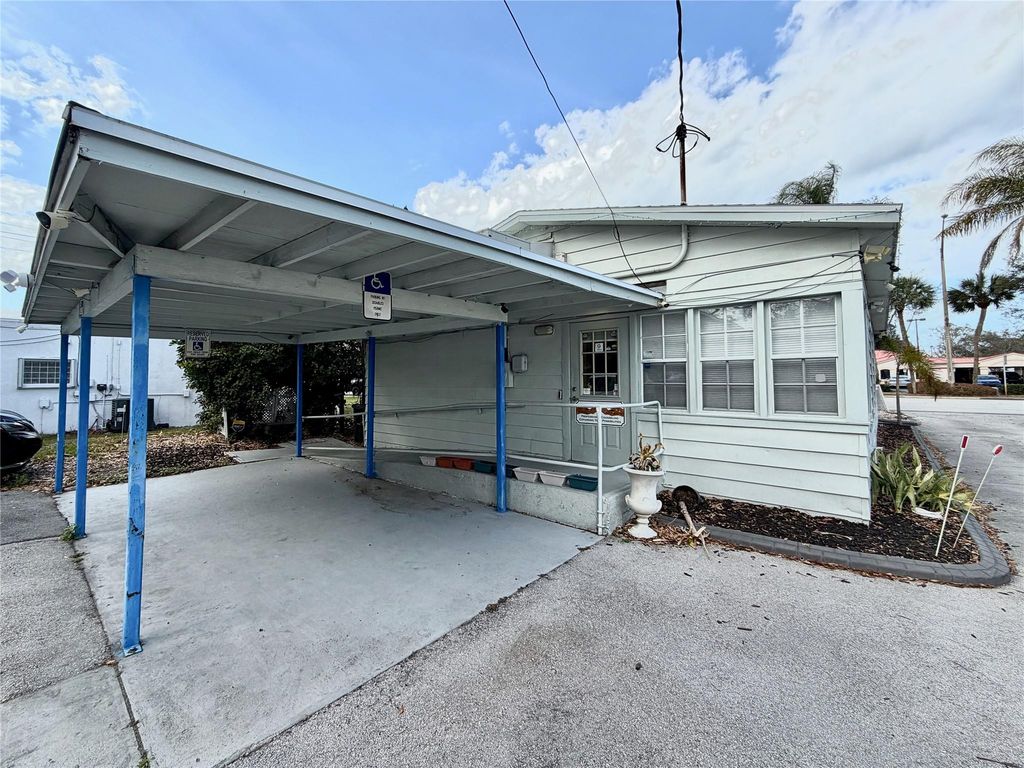 Photo of 1925 20th Street, Vero Beach, FL 32960 (MLS # F10554419)