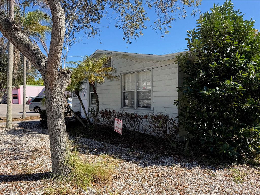 Photo of 1925 20th Street, Vero Beach, FL 32960 (MLS # F10554419)