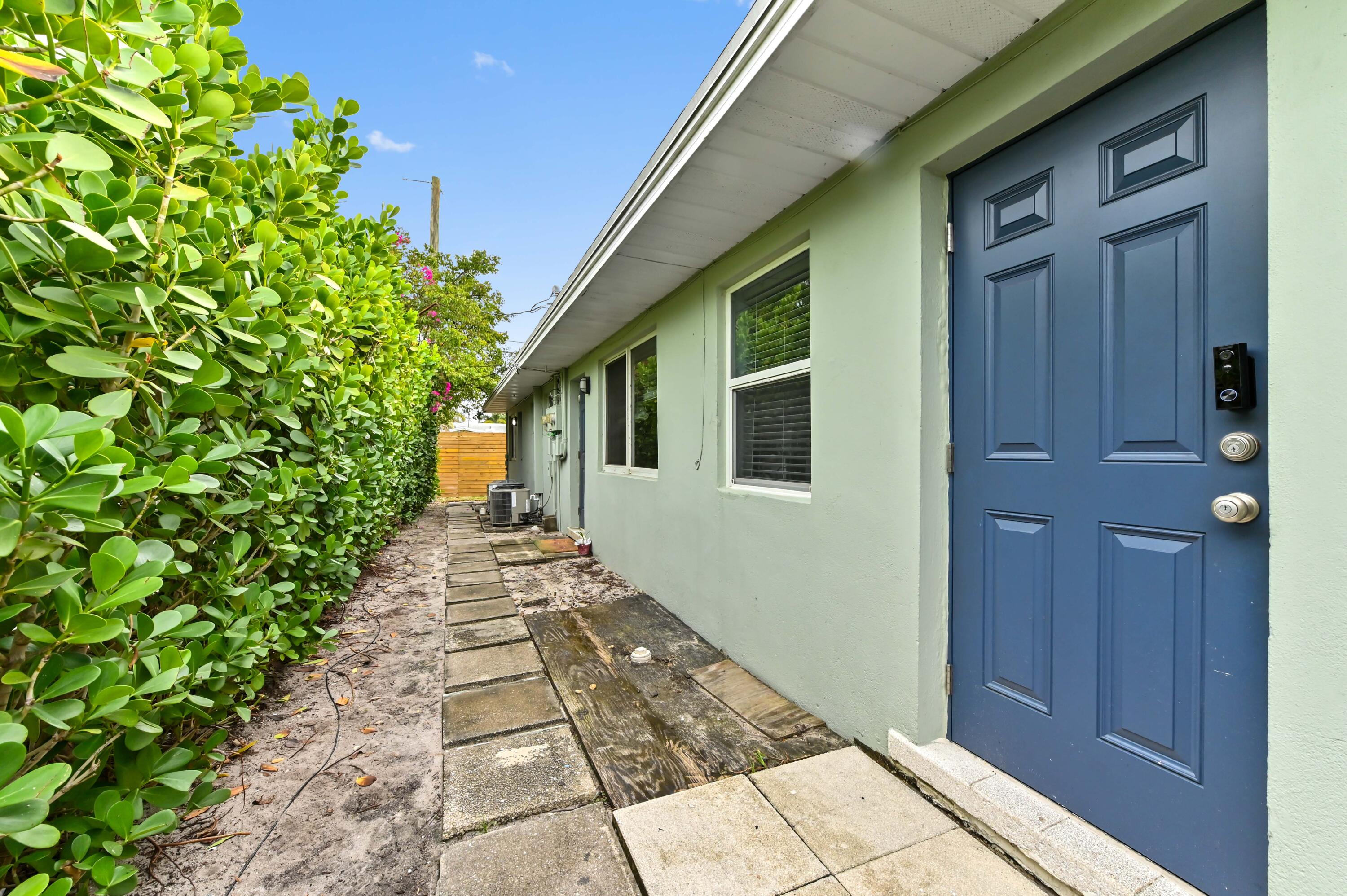 NORTH LAKE WORTH - Residential Income