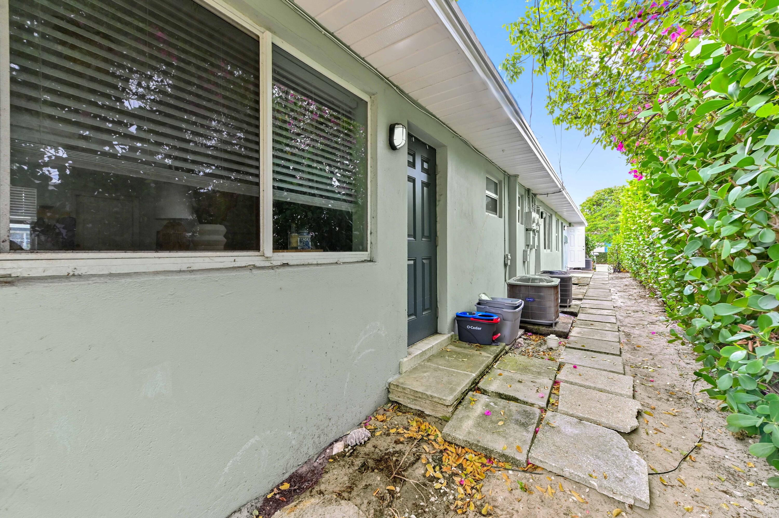 NORTH LAKE WORTH - Residential Income