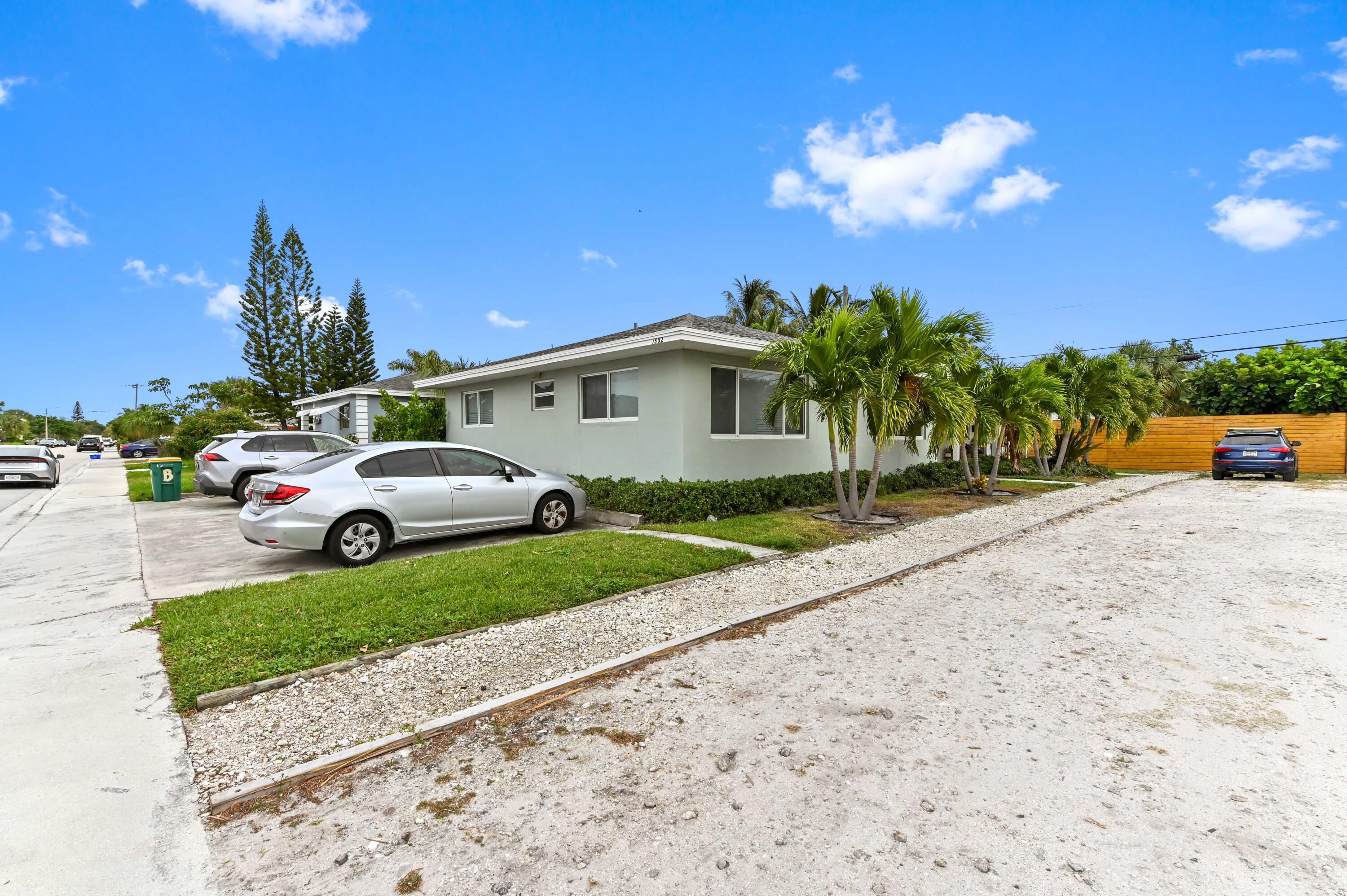 NORTH LAKE WORTH - Residential Income