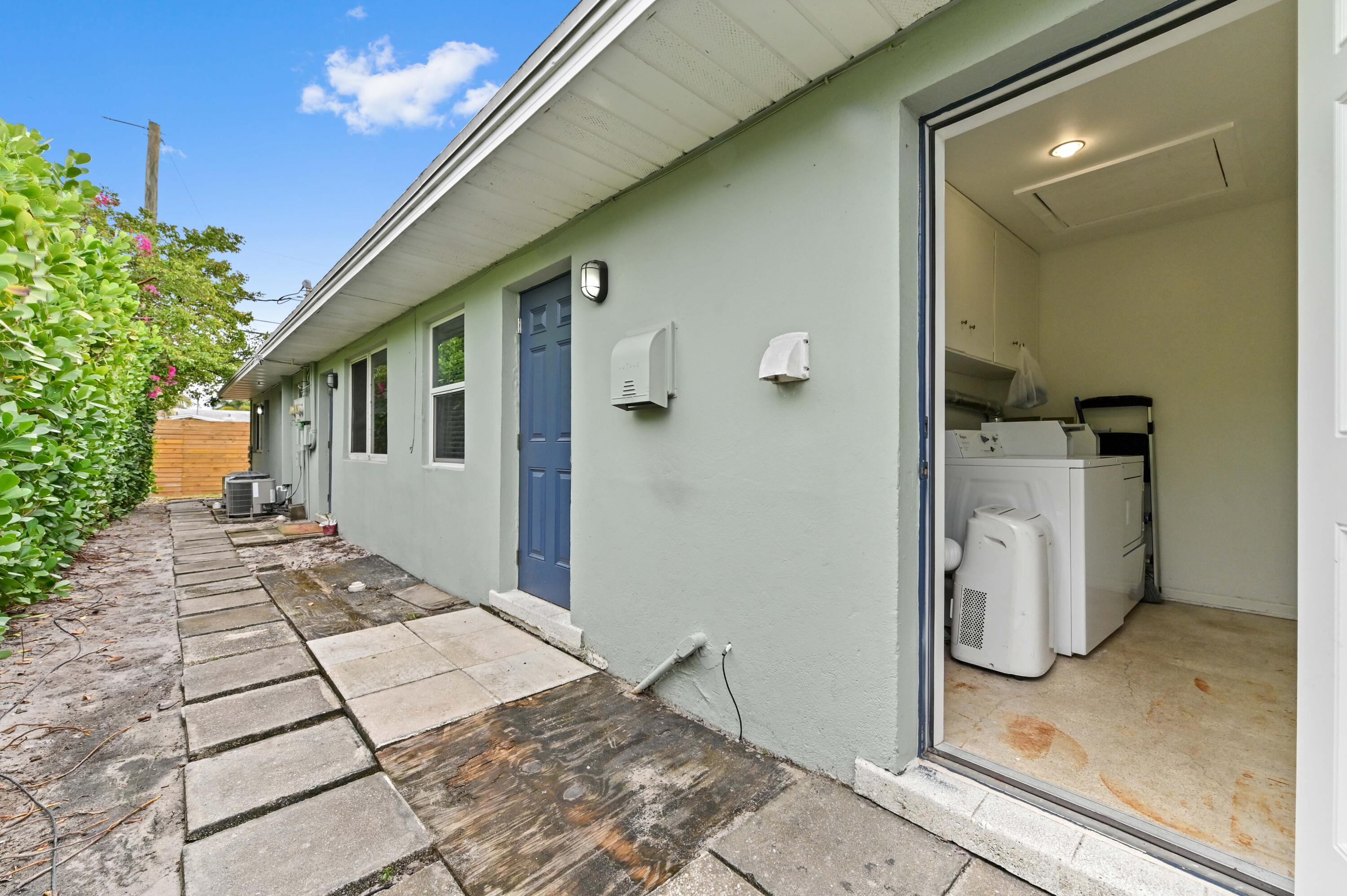 NORTH LAKE WORTH - Residential Income