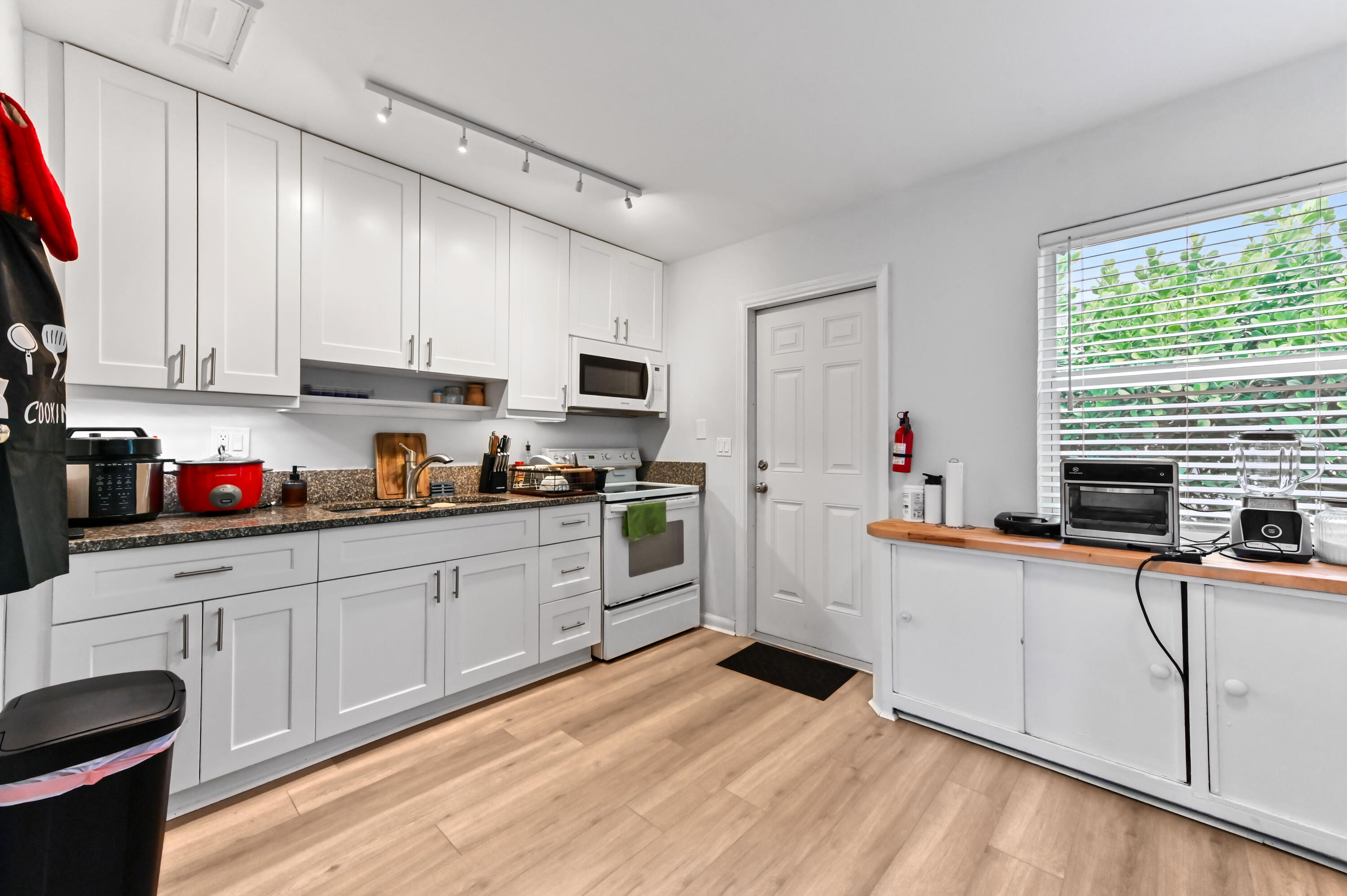 NORTH LAKE WORTH - Residential Income