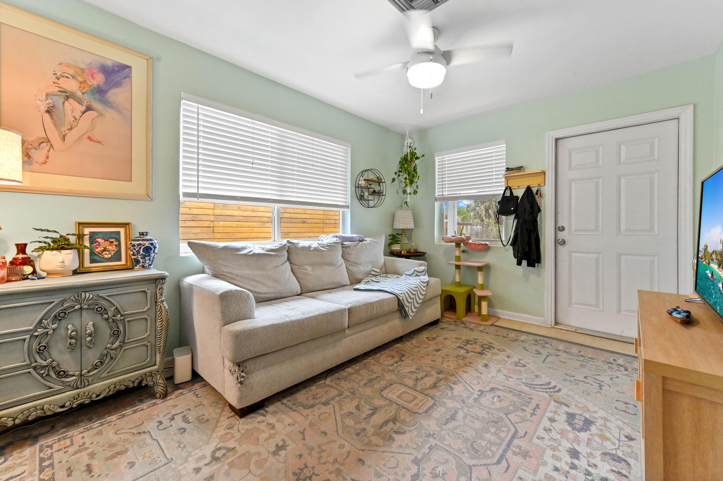 NORTH LAKE WORTH - Residential Income