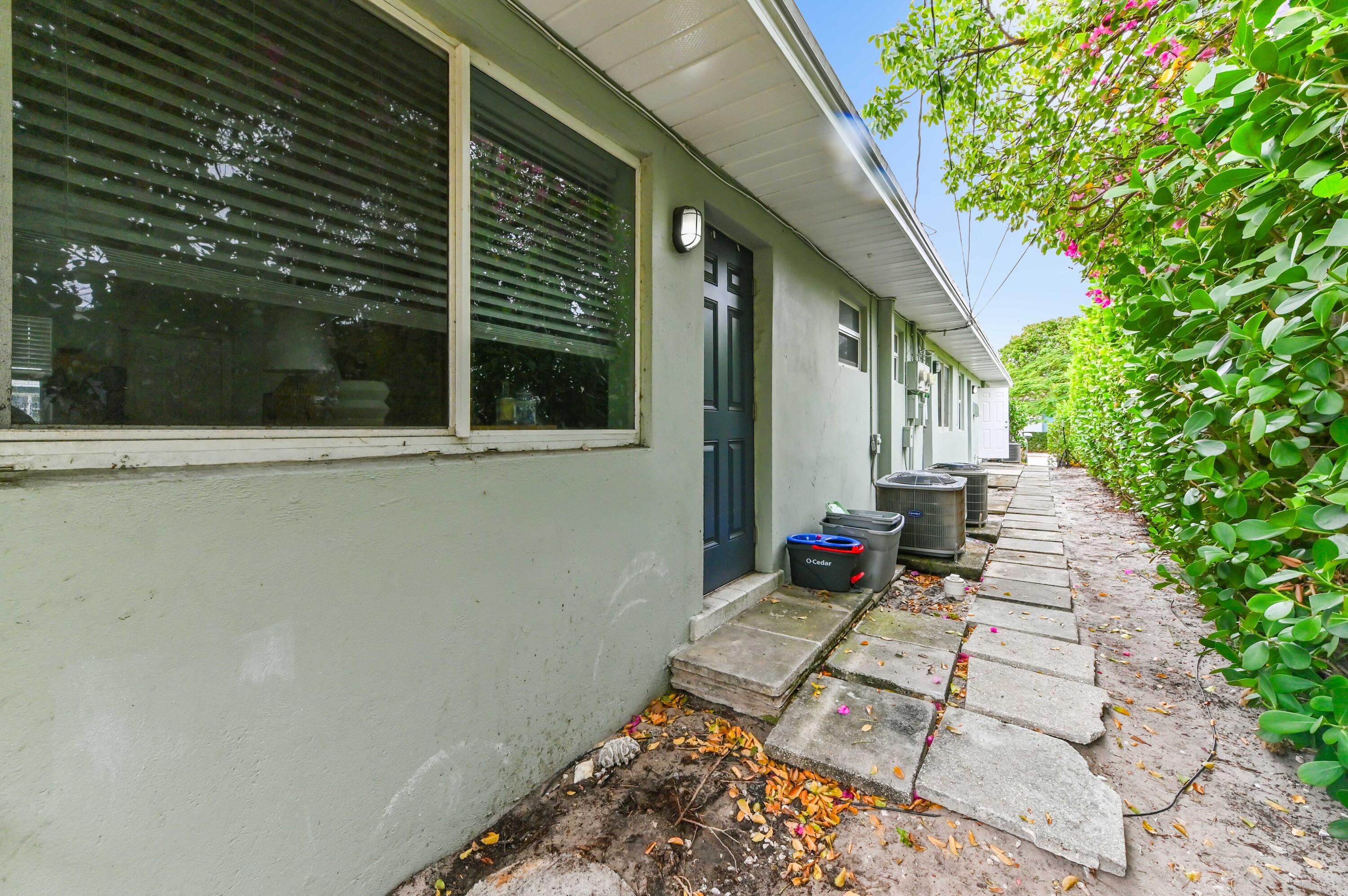 NORTH LAKE WORTH - Residential Income